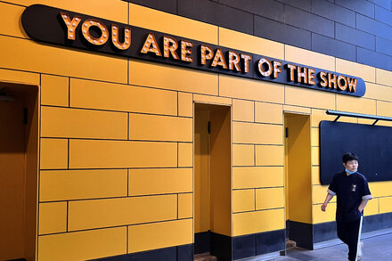 习近平与俄罗斯总理会面，承诺加强中俄关系；德桑蒂斯直播宣布参选，Twitter服务器多次崩溃；美国摇滚巨星蒂娜·特纳去世，享年83岁……这里是今日要闻。