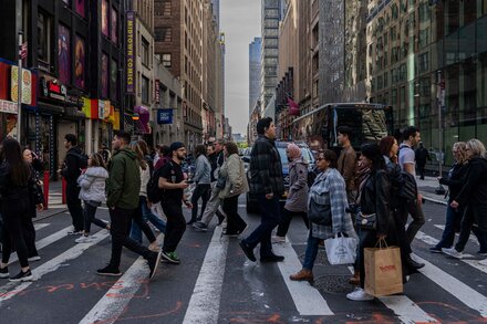 New data on spending and income suggest that the economy remains robust despite the Federal Reserve’s interest rate increases.