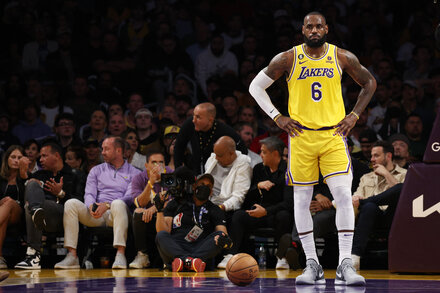 The Lakers can get back to the N.B.A. finals, but with James’s career almost over, some of the team’s possible strategies may take too long.