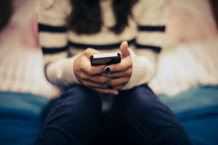The measure would allow parents to cancel the contracts underlying their children’s accounts on sites like TikTok, Instagram, Roblox and YouTube.