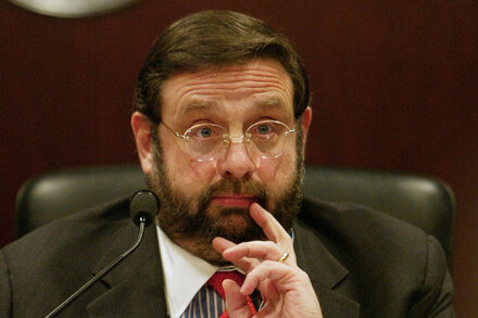 Mr. Pitt, who served under President George W. Bush, oversaw a swift reopening of stock exchanges after 9/11 but was tarnished by later missteps.