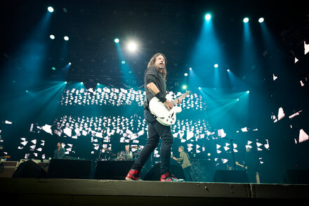 The band’s first album since the death of its drummer Taylor Hawkins is explosive, emotional and inspired.