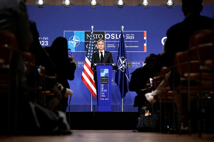 The question of how to guarantee Ukrainian security loomed over a meeting of NATO foreign ministers in Norway and a gathering of European leaders in Moldova.