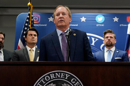 The highest levels of politics in the state are in chaos after the impeachment of a leading right-wing politician.