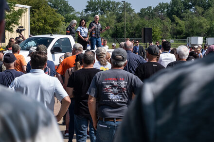 Eight presidential hopefuls, with Donald Trump absent, spoke at an annual political rally in Des Moines to highlight their conservative bona fides.