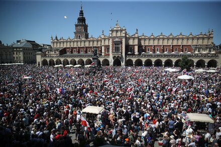 The country’s largest antigovernment gathering in years sought to reclaim the legacy of the Solidarity movement that led the struggle against a Communist system imposed by Moscow.