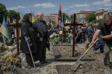 Ahead of an expected counteroffensive, President Volodymyr Zelensky of Ukraine, in an unusually personal speech, urged his compatriots to show their gratitude to Ukraine’s soldiers.