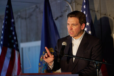 The flights to California illustrate the broader bet Gov. Ron DeSantis has made that the animating energy in the G.O.P. has shifted from conservatism to confrontationalism.