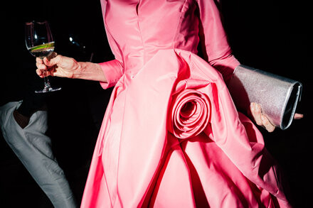 At the New York Botanical Garden and a colorful gathering at MoMA, attendees showed off flashy pastels and florals.