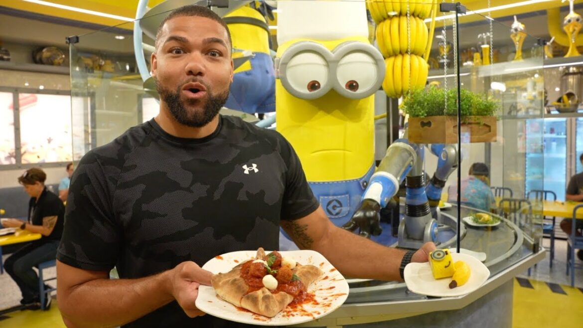 Miniwrand has opened in Universal Orlando! | Full Tour | Review of Minion Cafe | Banana Festival!