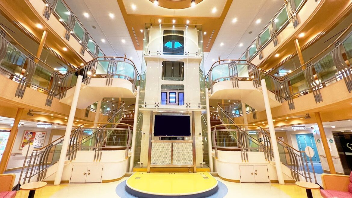 I stayed in the highest private room of the Japanese ferry “Hibiki”!  12 hours alone from Fukuoka to Osaka