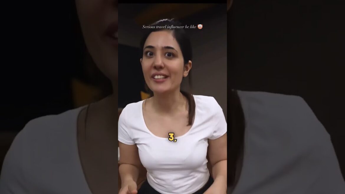 The fun of the road trip! Introducing two types 🤡 #Tanyakhanijowshorts #Travel #TravelShorts